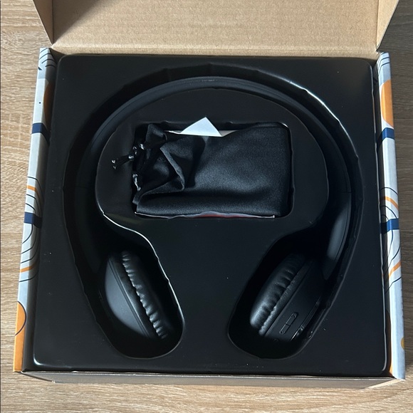 Beebop Wireless Headphones Box - Main Image